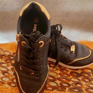 So funky kidsMexx Gold/Black runners w/side zip + gold accents (small rip at zip